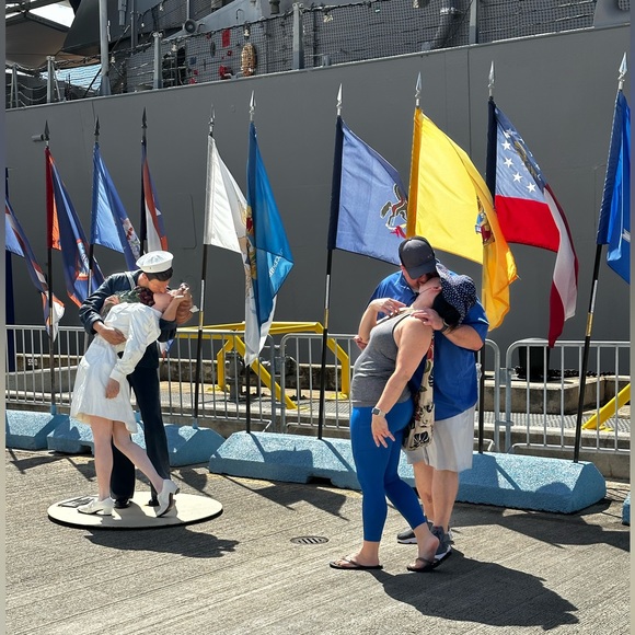 Meet your Posher, Farrah! - Picture 6 of 7